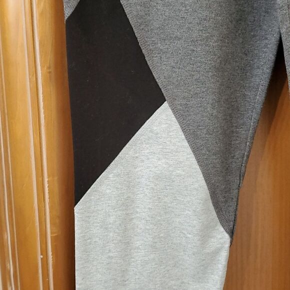 Athletic gry/black leggings. Size large. Great work out pants. - Picture 3 of 9